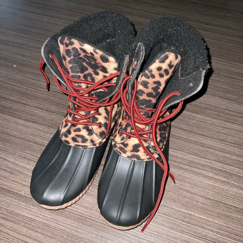 Report size 8 cheetah print rain boots